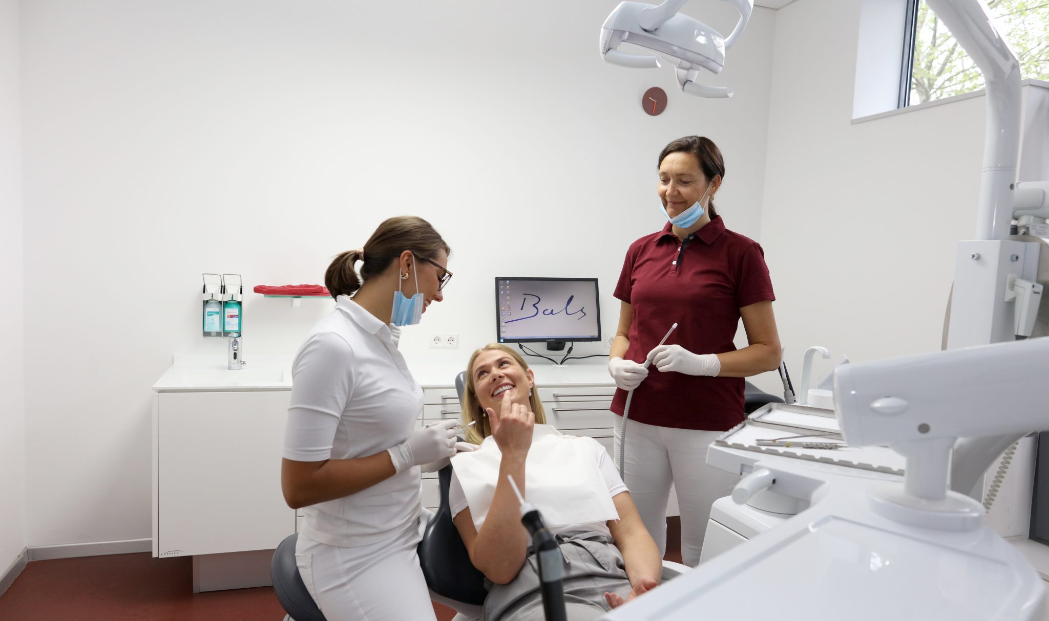 Zahnbehandlung Dr. Miriam Bals Praxis Zahnarzt Dr. Bals